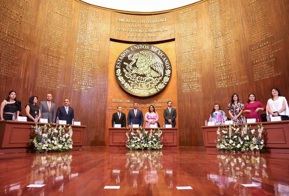 SECRETARIO DE GOBIERNO RECIBE INFORME ANUAL 2023-2024 DEL IEEQ