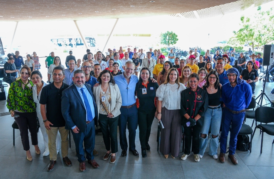 INAUGURA MARCO DEL PRETE FERIA DE PRODUCTOS QUERETANOS EN CHEDRAUI