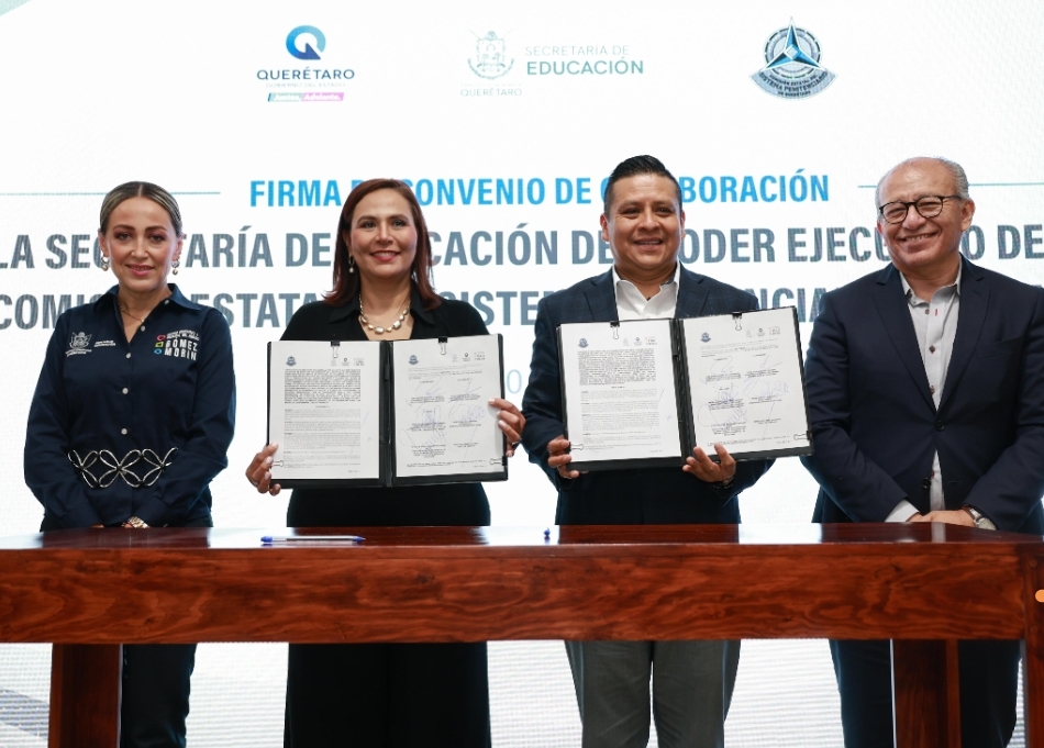 FIRMA MARTHA SOTO CONVENIO DE COLABORACIÓN ENTRE SEDEQ Y COMISIÓN ESTATAL DEL SISTEMA PENITENCIARIO