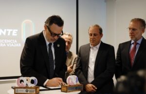 FIRMA MAURICIO KURI CONVENIO CON ÁVORIS TRAVEL SCHOOL