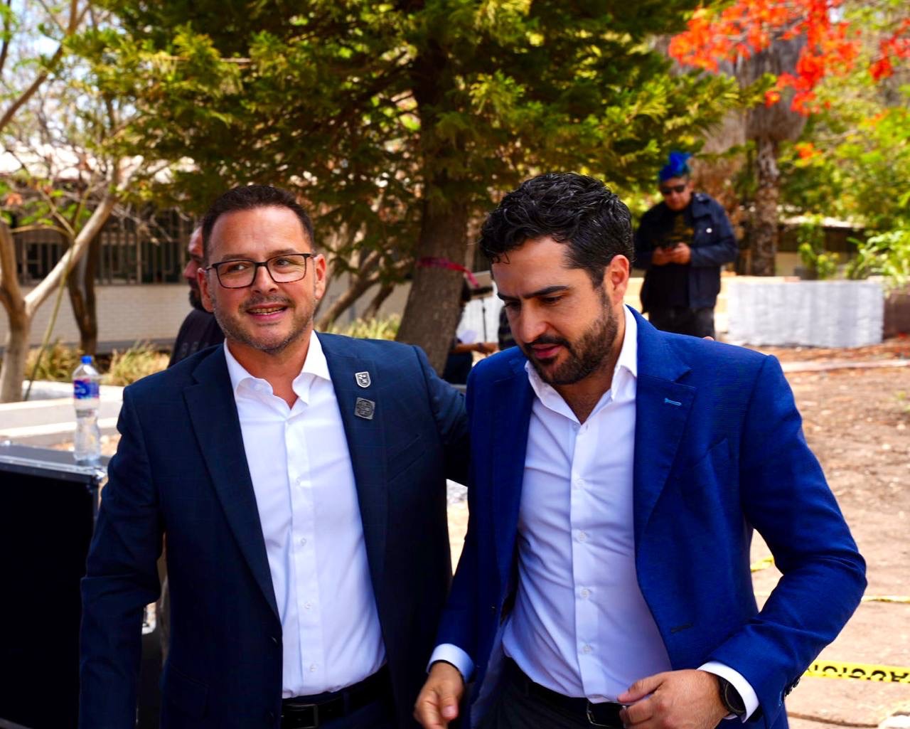 ATESTIGUA AGUSTÍN DORANTES EL 1ER. INFORME DEL DIRECTOR DE LA ESCUELA DE BACHILLERES DE LA UAQ