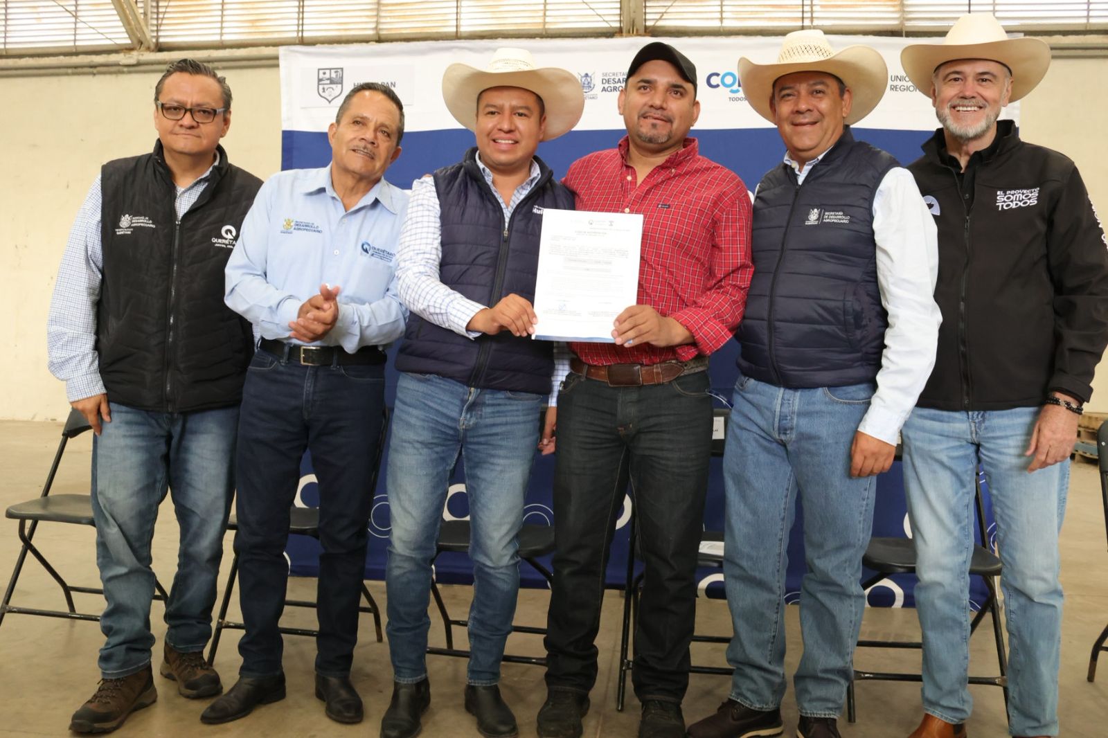 ENTREGA SEDEA ALIMENTO CONCENTRADO PARA GANADO EN HUIMILPAN