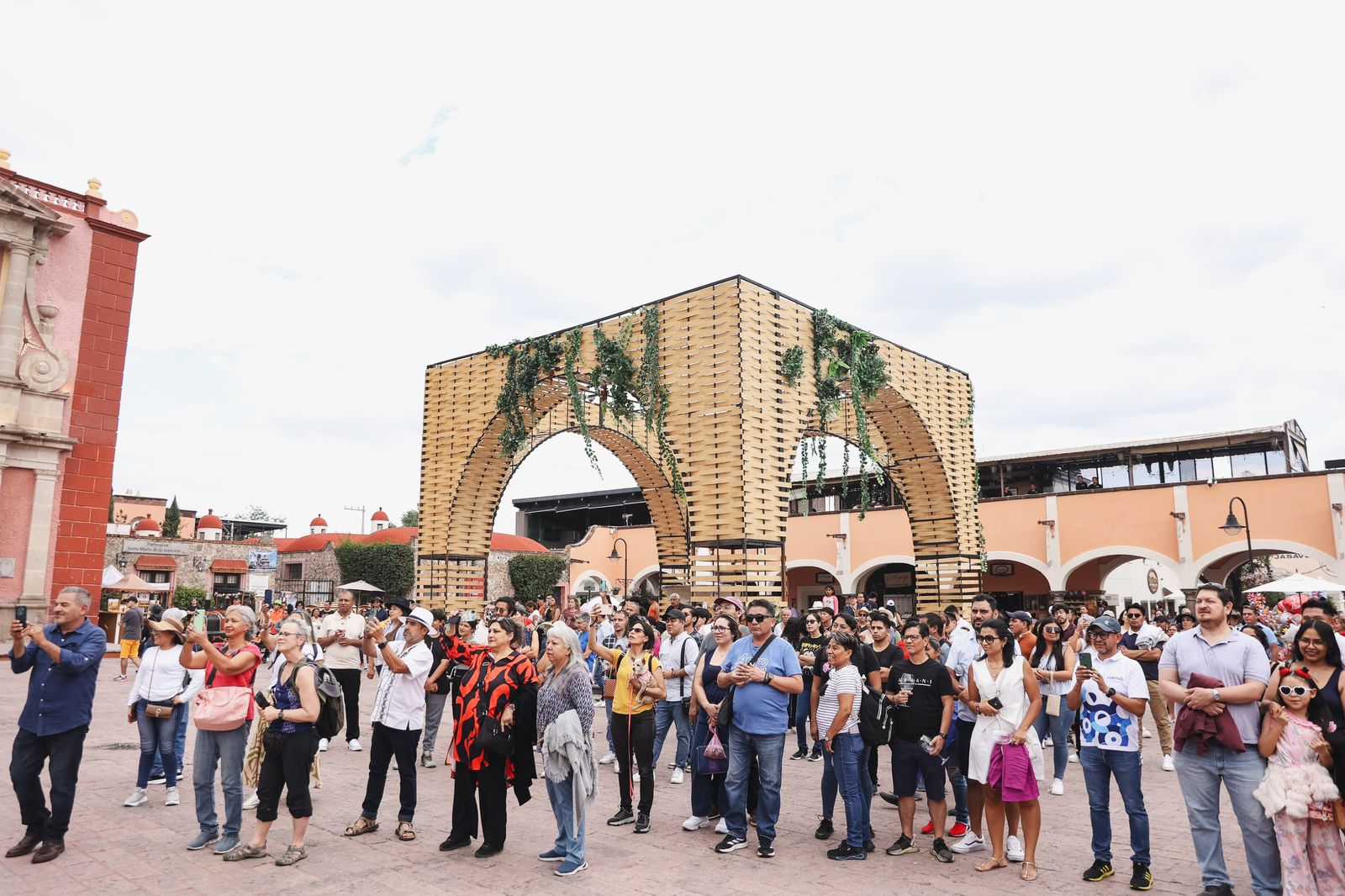 ROTUNDO ÉXITO EL SEGUNDO FIN DE SEMANA EN EL FESTIVALINTERNACIONAL DEL ARTE, QUESO Y VINO