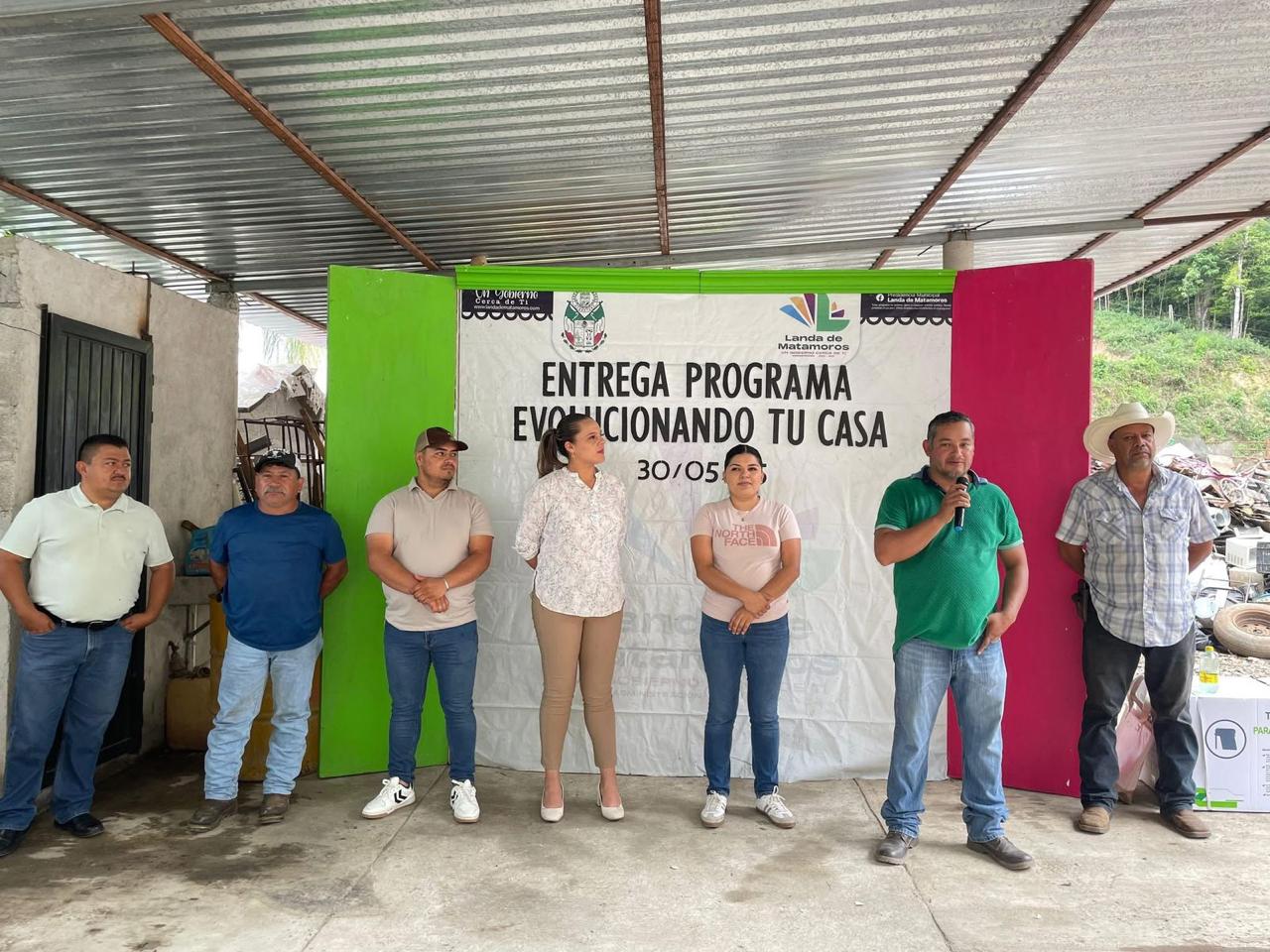 REGIDORES DE LANDA DE MATAMOROS LLEVAN EL PROGRAMA “EVOLUCIONANDO TU CASA” A LA COMUNIDAD DE EL PEMOCHE