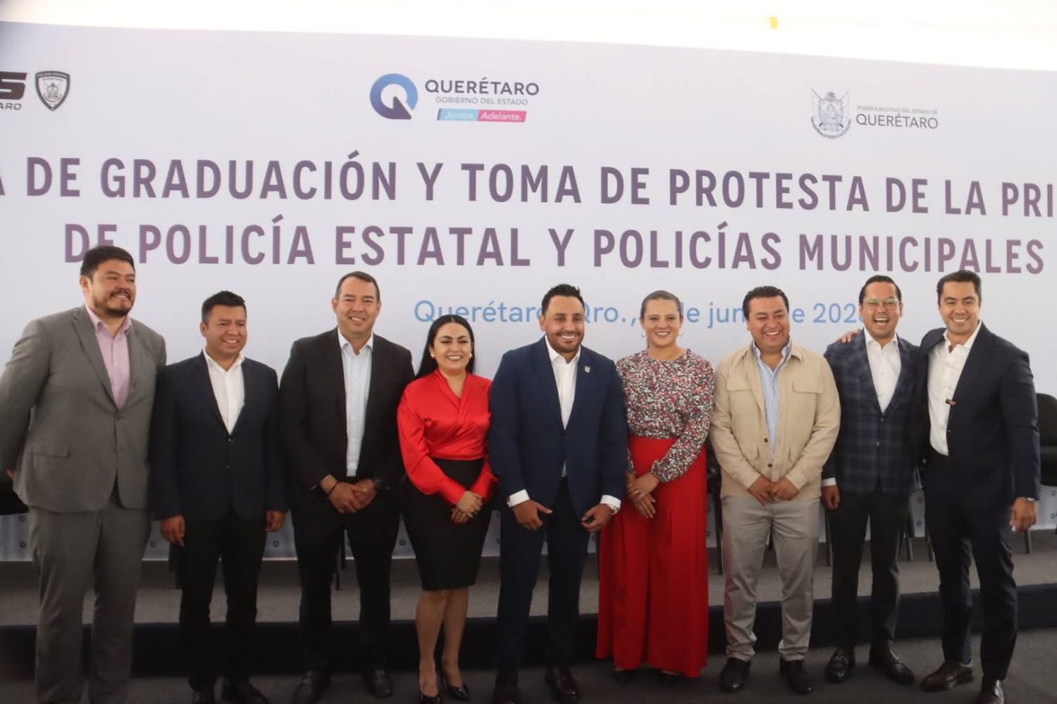 PEÑAMILLER ASISTE CEREMONIA DE GRADUACIÓN Y TOMA DE PROTESTA DE LA PRIMERA GENERACIÓN DE POLICÍAS ESTATALES Y MUNICIPALES DEL 2025.