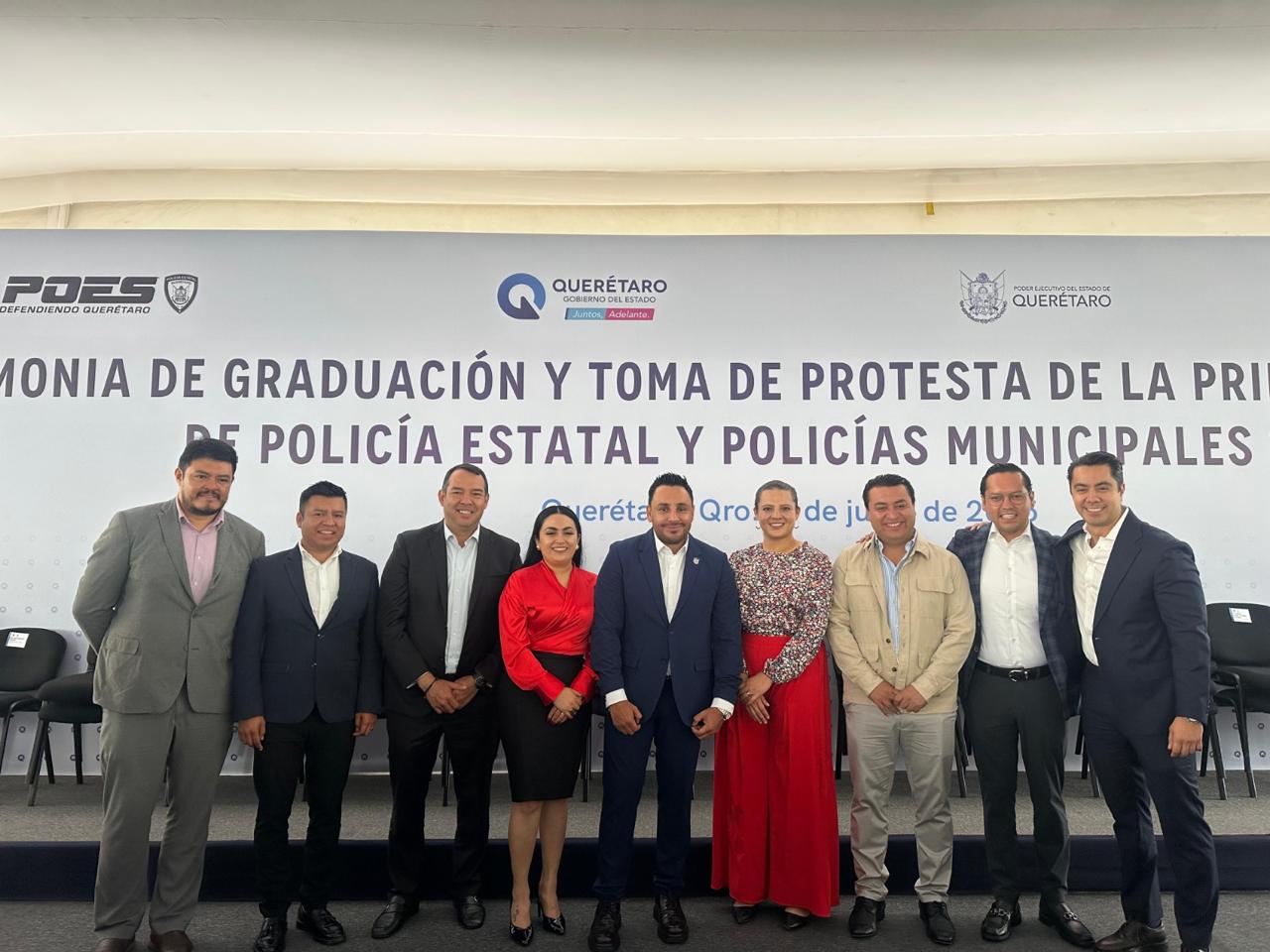 YUNI BENÍTEZ ACOMPAÑA AL GOBERNADOR EN LA GRADUACIÓN DE LA PRIMERA GENERACIÓN DE POLICÍAS 2025 EN QUERÉTARO
