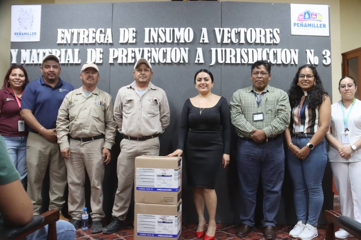 EN PEÑAMILLER SE DAN APOYOS CON INSUMOS PARA FUMIGACIÓN AL GRUPO DE VECTORES