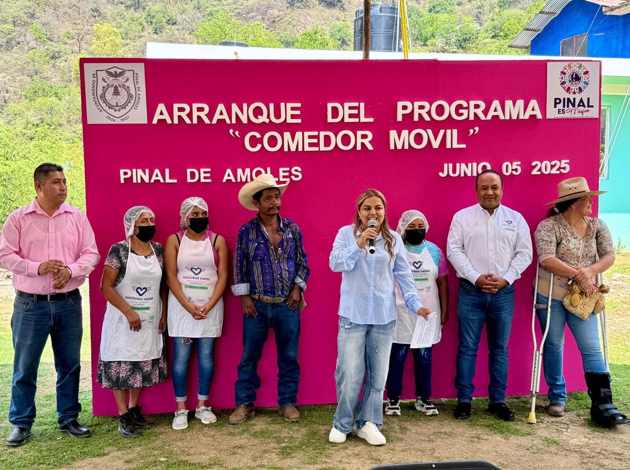 ARRANCA COMEDOR MÓVIL GRATUITO DEL SEDIF Y SMDIF DE PINAL DE AMOLES EN RÍO ESCANELA.