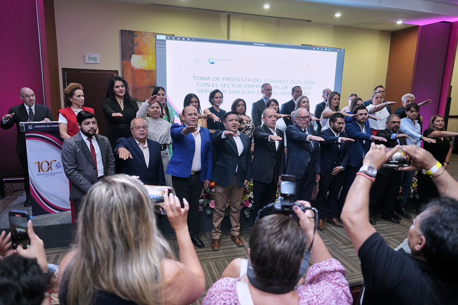 ASISTE FELIFER MACÍAS A LA TOMA DE PROTESTA DE CANACO SERVYTUR SAN JUAN DEL RÍO