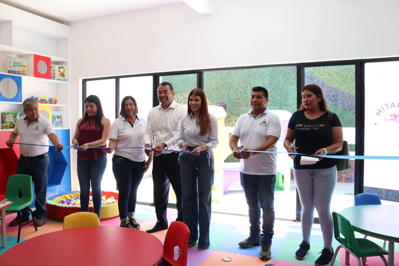 GINA SÁNCHEZ Y ROBERTO CABRERA ENTREGAN LUDOTECA EN EL MERCADO JUÁREZ EN SJR