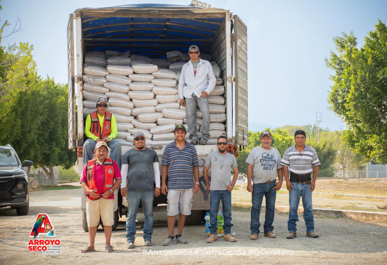 FERNANDO SÁNCHEZ GIL ACOMPAÑA ENTREGA DE APOYOS A GANADEROS REALIZADA POR SEDEA EN ARROYO SECO