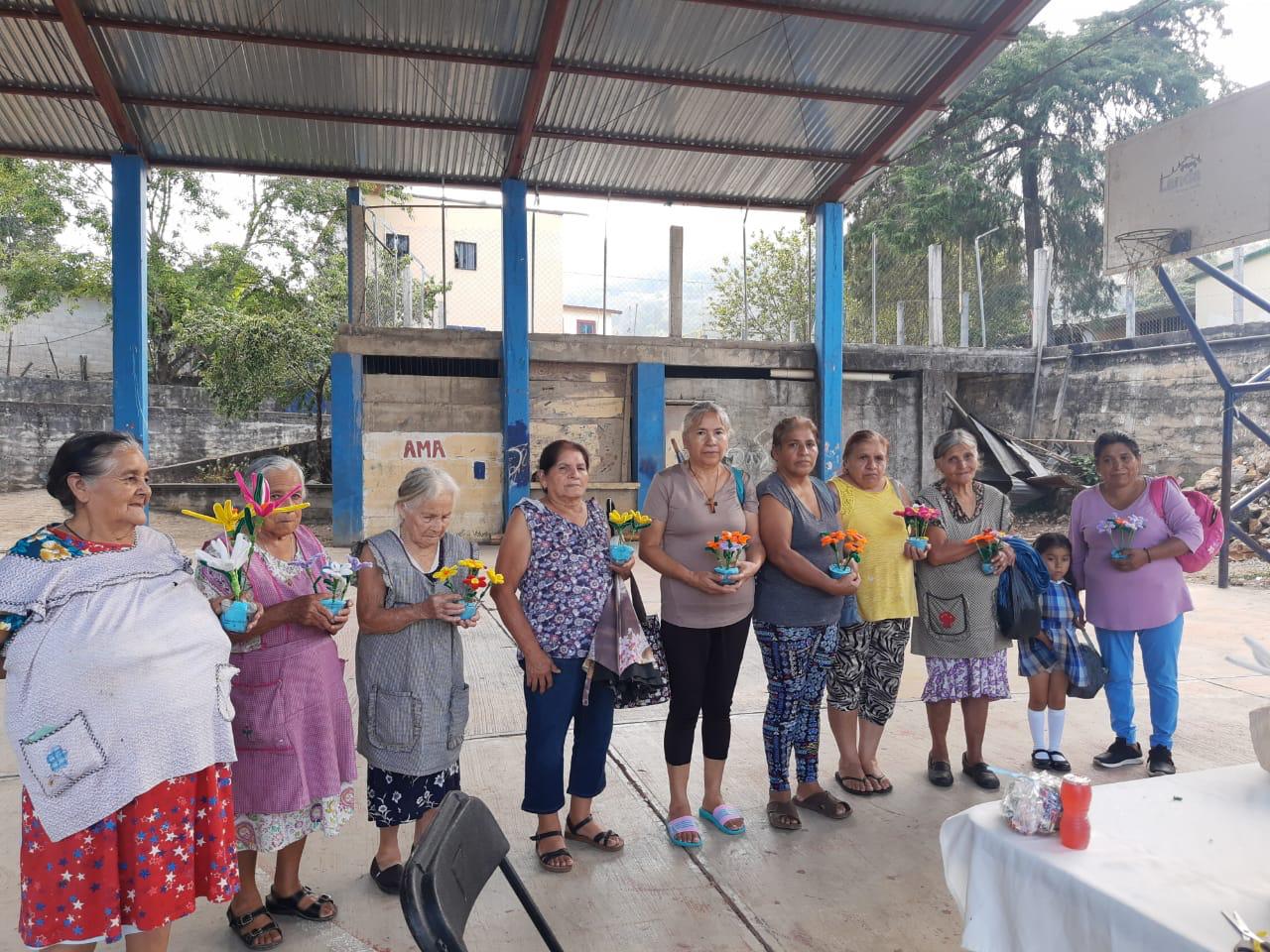 TRABAJA DIF MUNICIPAL DE LANDA DE MATAMOROS CON ADULTOS MAYORES