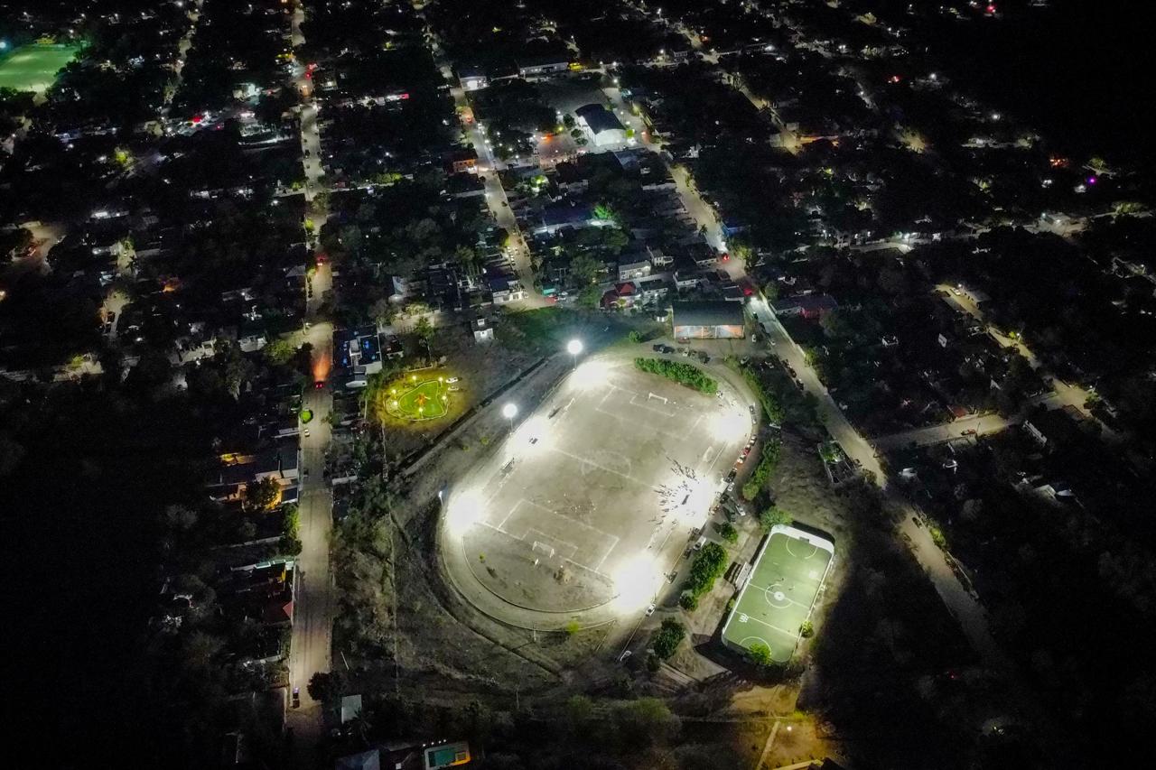 ENTREGA FERNANDO SÁNCHEZ GIL LUMINARIAS DE LA DEPORTIVA EN PURÍSIMA DE ARISTA