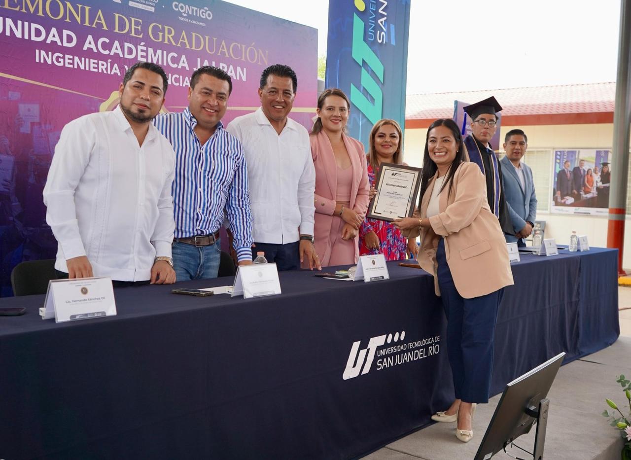 LANDA DE MATAMOROS PRESENTE EN LA UTSJR UNIDAD ACADÉMICA JALPAN QUE CELEBRA A UNA NUEVA GENERACIÓN DE PROFESIONISTAS.