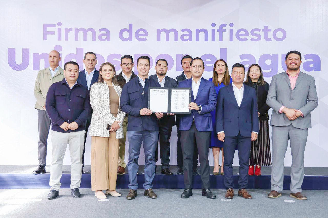 YUNI BENÍTEZ PRESIDENTA DE LANDA DE MATAMOROS FIRMA MANIFIESTO “UNIDOS POR EL AGUA”