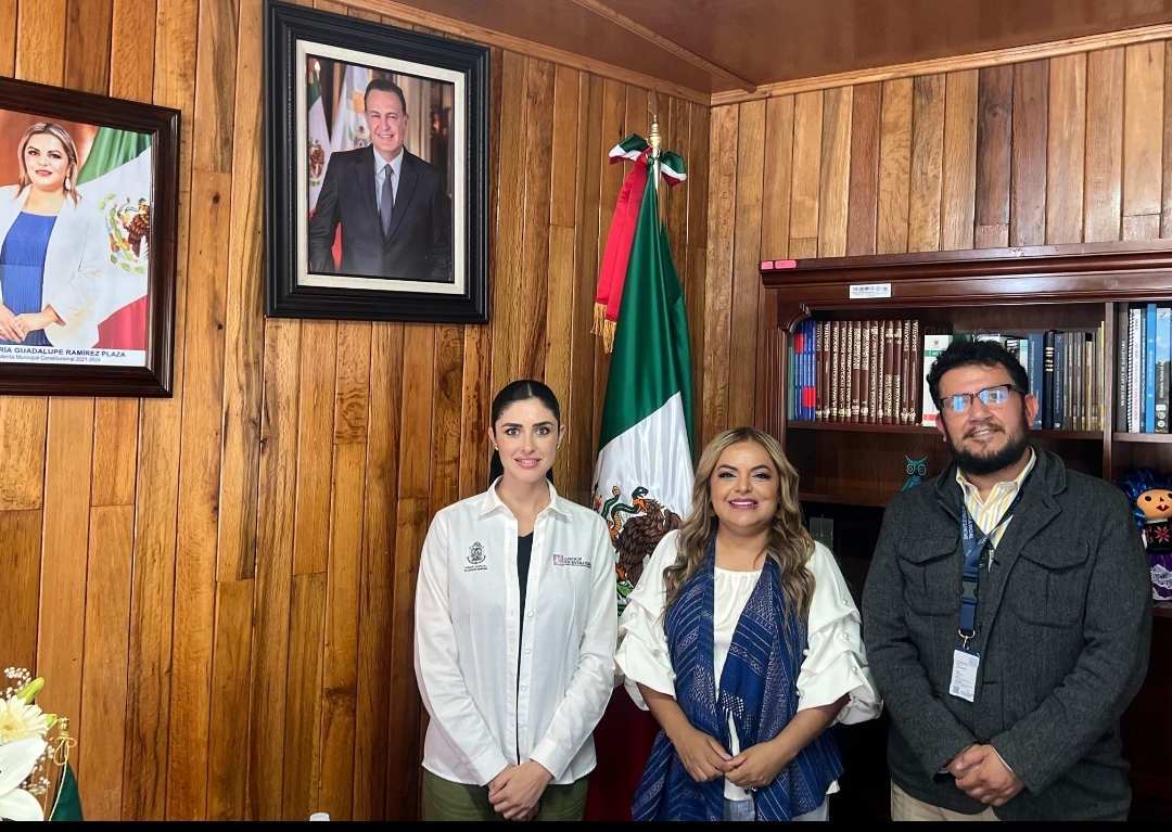 LUPITA RAMÍREZ RECIBE EN PINAL A PERSONAL DEL PODER JUDICIAL QUE BRINDA ORIENTACIÓN JURÍDICA GRATUITA