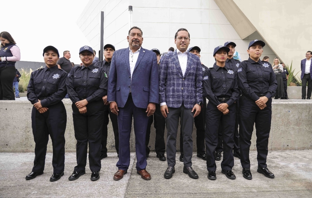CHEPE GUERRERO DA LA BIENVENIDA A OCHO NUEVOS POLICÍAS MUNICIPALES DE CORREGIDORA