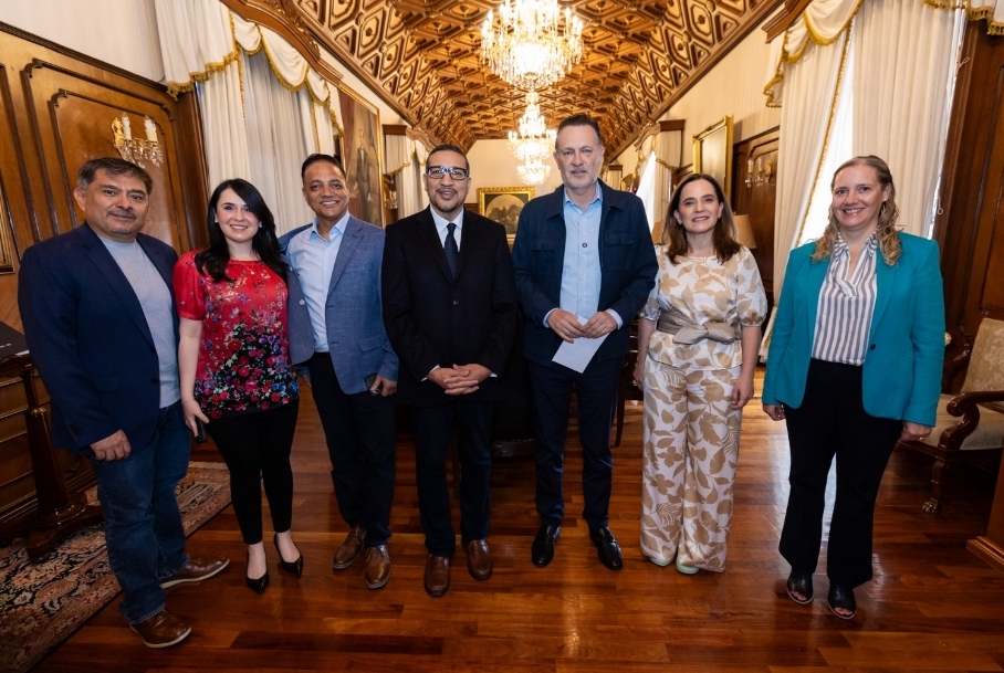 FORTALECEN LAZOS QUERÉTARO Y AWS