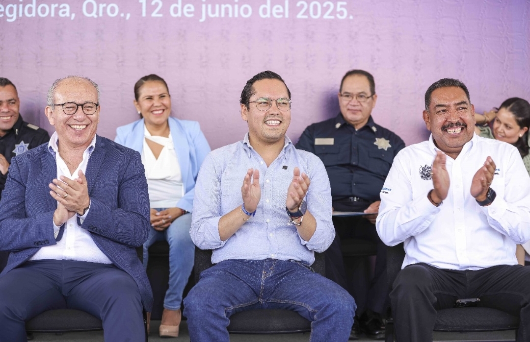 CHEPE GUERRERO RECONOCE A ESTUDIANTES Y POLICÍAS POR EL PROGRAMA «PROMOTORES ESCOLARES DE JUSTICIA CÍVICA»