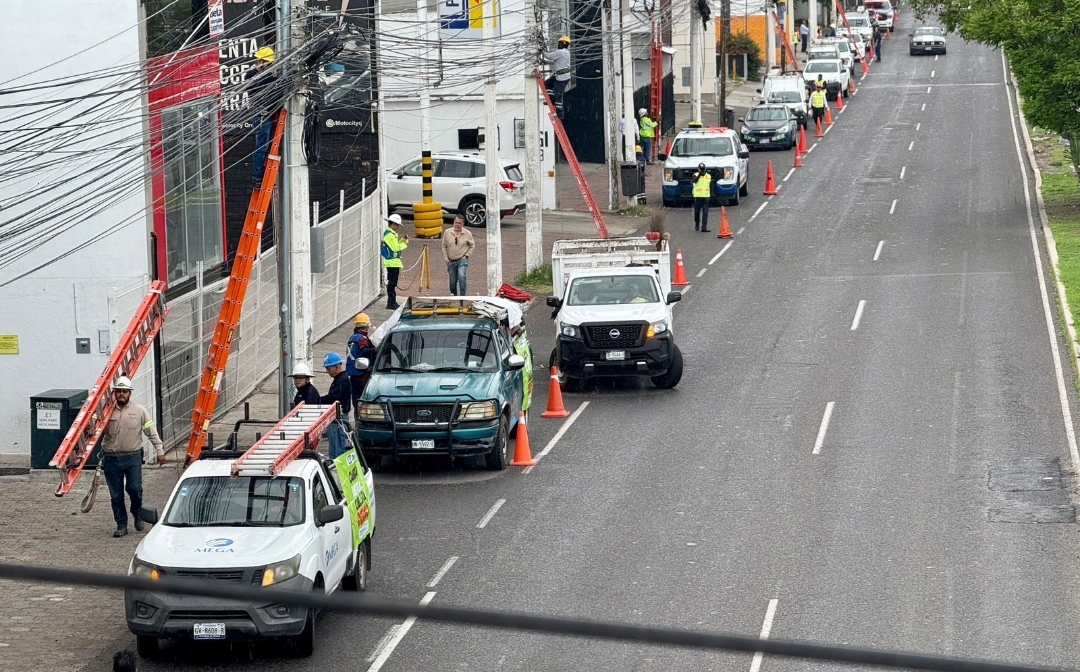 SE LIBERA LA VÍA PÚBLICA DE 4.3 TONELADAS DE CABLES EN DESUSO 