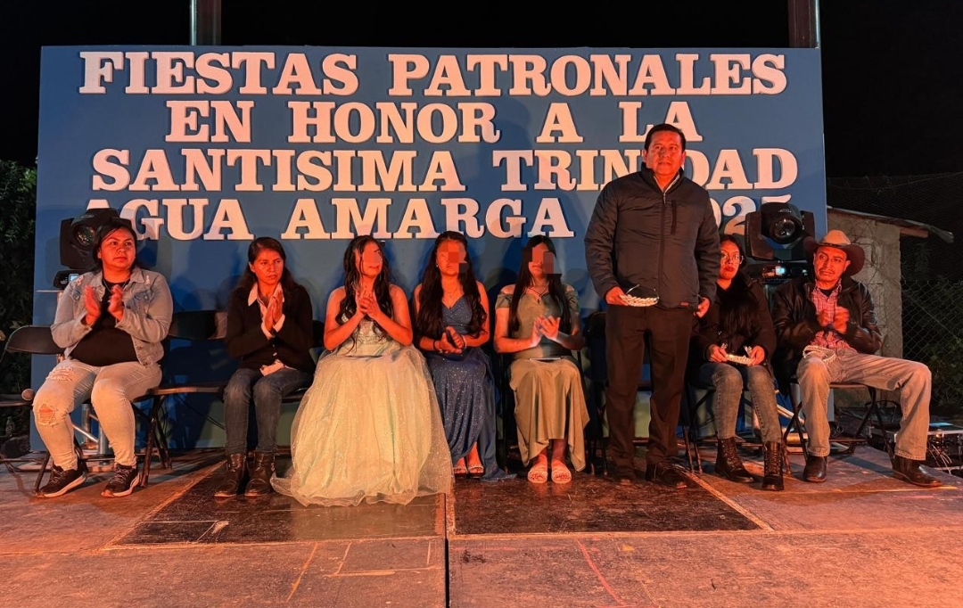 FIESTAS TRADICIONALES EN AGUA AMARGA, 2025 • CORONA A LUCILA I Y A SUS PRINCESAS EN PINAL DE AMOLES