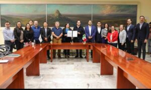 CHEPE GUERRERO Y SILVIA AMAYA FIRMAN CONVENIO DE COLABORACIÓN PARA FOMENTAR LA CULTURA Y LAS ARTES EN CORREGIDORA DESDE LA UAQ