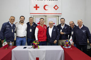 MAURICIO CÁRDENAS Y LA ASOCIACIÓN PEREGRINOS GUADALUPANOS DE LA SANTA CRUZ A.C. REALIZAN DONATIVO A LA CRUZ ROJA