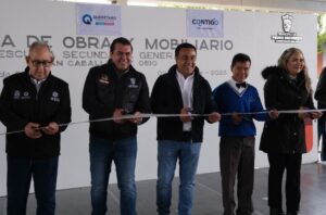 LUIS NAVA ENTREGA OBRA Y MOBILIARIO EDUCATIVO EN PEDRO ESCOBEDO