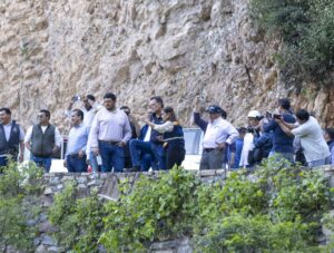 SUPERVISA GOBERNADOR LIBERACIÓN DE CARRETERA AFECTADA POR DESLAVE EN SAN JOAQUÍN