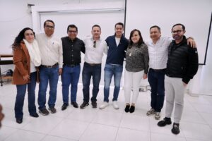 COMPARTE FELIFER MACÍAS CON ESTUDIANTES DE LA UAQ LA IMPORTANCIA DEL SERVICIO PÚBLICO