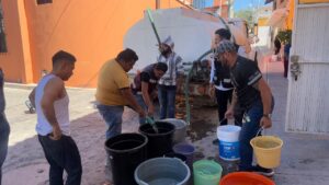 GOBIERNO MUNICIPAL DE TEQUISQUIAPAN BRINDA APOYO CON AGUA POTABLE, ANTE LA FALLA DEL POZONÚMERO 2