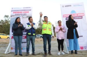JAIRO MORALES ENTREGA OBRA DE BANQUETAS, EN LA COMUNIDAD DE PIEDRAS LISAS