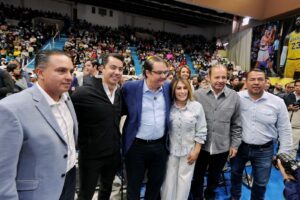 ASISTE FELIFER MACÍAS AL INFORME DE ACTIVIDADES DEL DIPUTADO MEMO VEGA