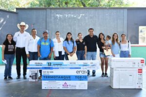 ENTREGAN ARTÍCULOS PARA EL HOGAR A FAMILIAS DE JALPAN DE SERRA