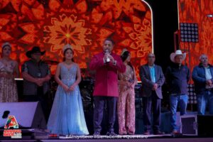 PRESIDENTE FERNANDO SÁNCHEZ CLAUSURA LAS FIESTAS PATRONALES PURÍSIMA DE ARISTA 2025; CIENTOS BAILARON CON BXS
