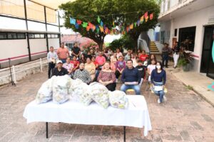 ENTREGA DIF MUNICIPAL MÁS DE 7 MIL ENVOLTORIOS PARA POSADAS NAVIDEÑAS EN JALPAN