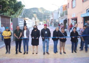 LA PRESIDENTA MUNICIPAL ANA KAREN JIMÉNEZ, ACOMPAÑADA DE REGIDORES, DIRECTORES DE LA ADMINISTRACIÓN MUNICIPAL Y BENEFICIARIOS, REALIZÓ LA ENTREGA DE LA OBRA: