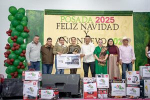 PRESIDENTA MUNICIPAL YUNI BENÍTEZ CELEBRA POSADA CON LAS Y LOS TRABAJADORES AL SERVICIO DE LANDA