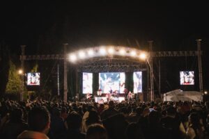 UNA VELADA ROMÁNTICA CON LOS GUARDIANES DEL AMOR EN LA VILLA NAVIDEÑA DE TEQUISQUIAPAN