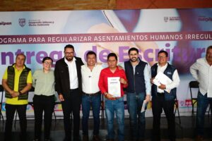 JAIRO MORALES ENTREGA ESCRITURAS EN SAN ANTONIO LA GALERA