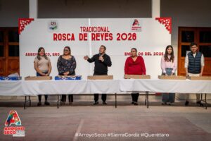 EL PRESIDENTE MUNICIPAL DE ARROYO SECO CELEBRA EL DÍA DE REYES CON LOS TRABAJADORES DEL MUNICIPIO.