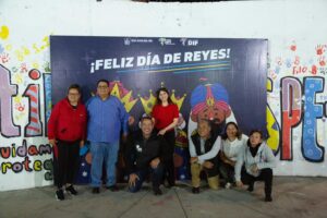 LLEVAN GINA SÁNCHEZ Y ROBERTO CABRERA ALEGRÍA Y ABRIGO A FAMILIAS DE LA COLONIA LA FÁTIMA