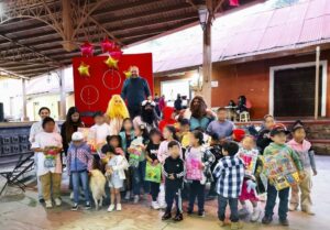 DÍA DE REYES EN LA CASA DE CULTURA DEL MUNICIPIO DE SAN JOAQUÍN