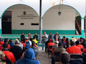 EL ALCALDE RUBÉN HERNÁNDEZ SOSTIENE REUNIÓN CON PERSONAL DE SERVICIOS MUNICIPALES