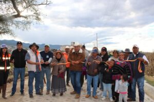 ÓSCAR PÉREZ MARTÍNEZ ENTREGA OBRAS EN SANTIAGO MEXQUITITLÁN BARRIO 6TO