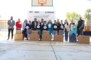 JAIRO MORALES ENTREGA APOYOS A TELESECUNDARIA DE CEJA DE BRAVO