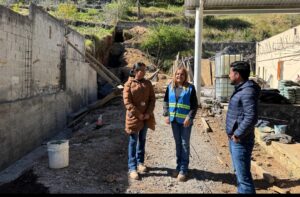 LUPITA RAMÍREZ SUPERVISA OBRA EN CECYTEQ #84, EN LA CABECERA MUNICIPAL.