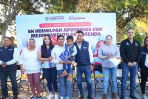 FORTALECE JAIRO MORALES A FAMILIAS EN HUIMILPAN CON ACCIONES DE VIVIENDA
