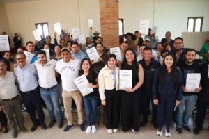 ENTREGA JAIRO MORALES ESCRITURAS EN LAGUNILLAS DE SAN MATEO