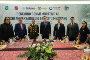 ACOMPAÑA FELIFER MACÍAS AL GOBERNADOR EN EL DESAYUNO CONMEMORATIVO POR EL CXIII ANIVERSARIO DEL EJÉRCITO MEXICANO